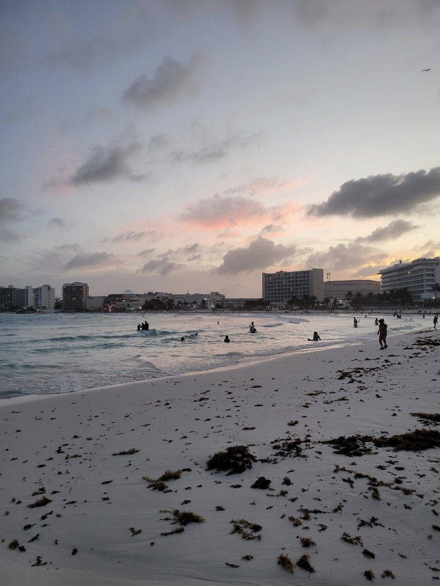 Marman2411's tweet photo. Cancun tiene lo suyo eh https://t.co/kdPc9PSSnK