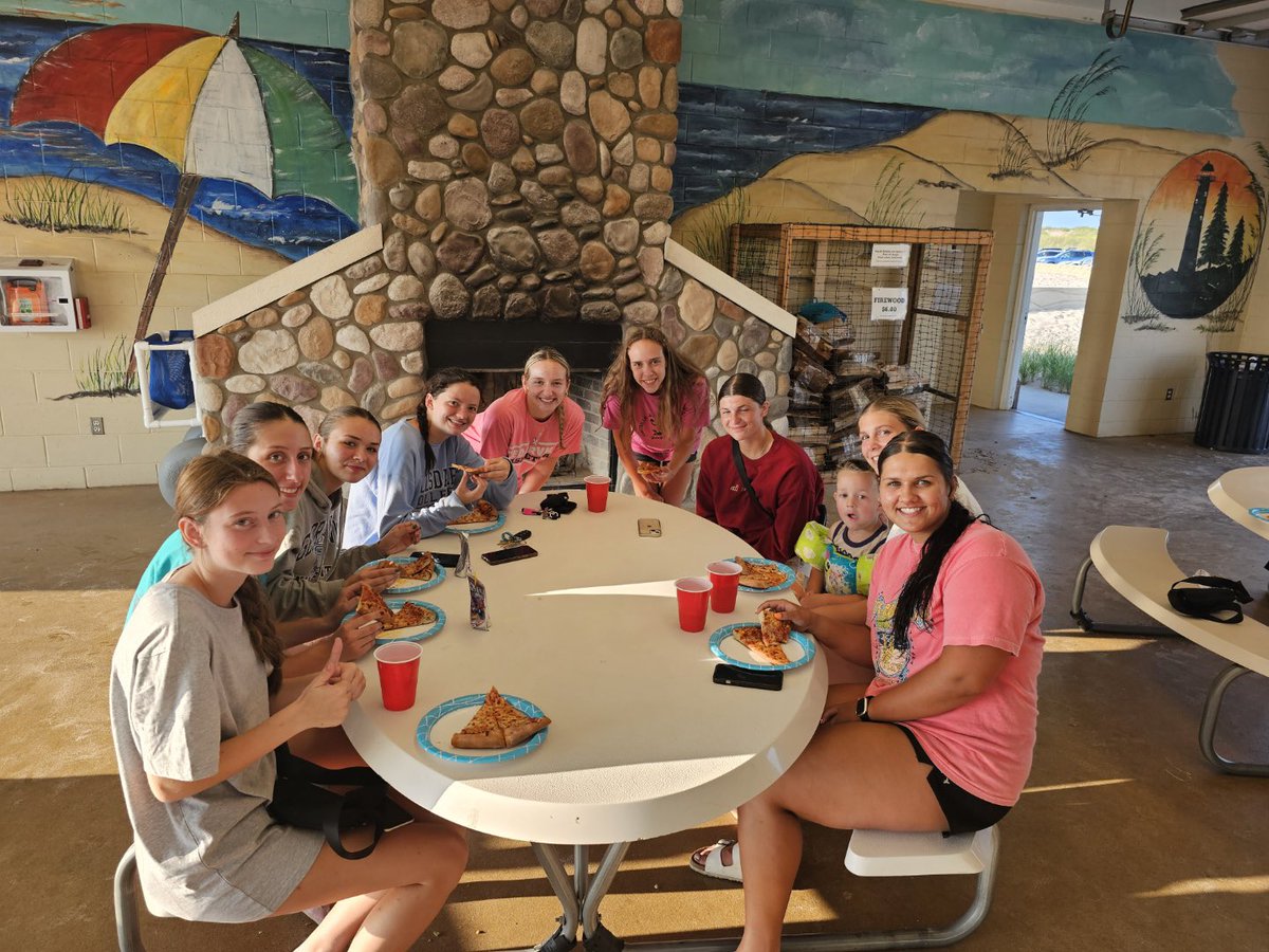 2-0 on Day 1 of the Lakeshore Shootout earns the girls pizza at the pier!