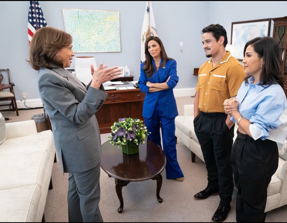 EvaLongoria's tweet photo. Thankful for President @JoeBiden ‘s years of service and commend his brave decision to pass the torch to a new nominee, in the name of democracy and selfless leadership. I believe in @KamalaHarris and believe in our collective effort to organize and win this! 💪🏽 https://t.co/iwuwq0e0vV