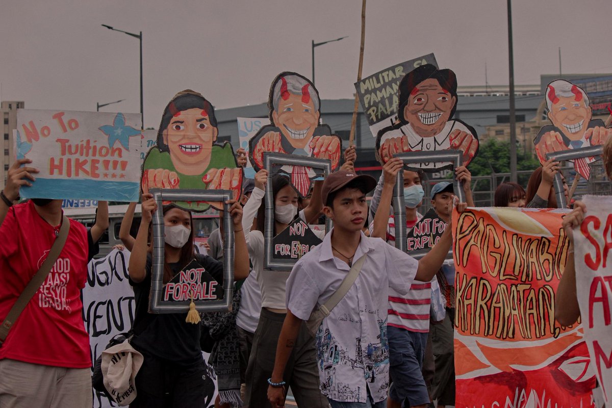 altermidya's tweet photo. TINGNAN: Sinalubong ng protesta ng iba't ibang grupo mula sa Timog Katagalugan ang araw ng State of the Nation Address ni Ferdinand Marcos Jr ngayong Lunes, Hulyo 22. https://t.co/JoPefq4IZR