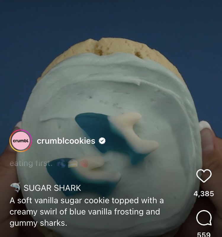 Mr_Jon_Winkle's tweet photo. When the folks at @CrumblCookies show love for your school - @OakPark_NPSD! #OPsharks #sharkcookie 🦈 https://t.co/RF76c27h5F