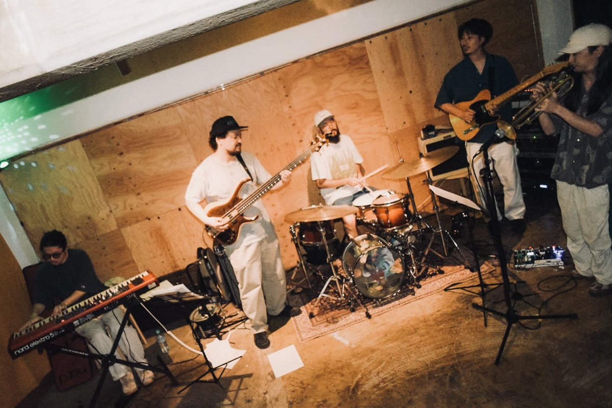 UNI TONE LAB (@unitonelab) on Twitter photo 昨日はAnother Spaceお越し頂いた方々、
暑い日差しの中ありがとうございました♪☀️DJ陣のみなさまの各々素敵な選曲、
ライブペインティングなど優しさに包まれた1日になりました☺️
会場の様子はまた徐々にアップさせて頂きます❗️
写真は初披露のUNI TONE LAB BAND🎹
<a href="/flower_scottie/">もちづきひでき(音楽と写真)</a> 📷 昨日はAnother Spaceお越し頂いた方々、
暑い日差しの中ありがとうございました♪☀️DJ陣のみなさまの各々素敵な選曲、
ライブペインティングなど優しさに包まれた1日になりました☺️
会場の様子はまた徐々にアップさせて頂きます❗️
写真は初披露のUNI TONE LAB BAND🎹
<a href="/flower_scottie/">もちづきひでき(音楽と写真)</a> 📷