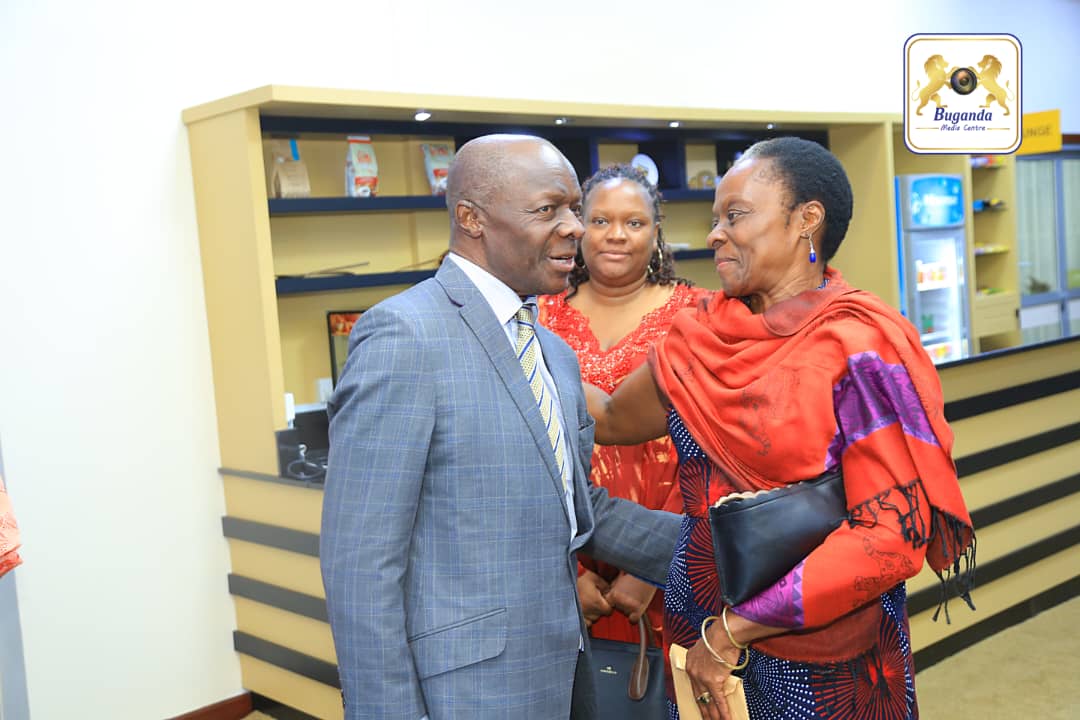 BugandaLawyers's tweet photo. Breaking news. 

We are pleased to inform you the majestic return of His Royal Majesty the Kabaka, Ronald Muwenda Mutebi II back to Uganda. 

We are honoured to have him back safely into the country. 

#Amatikkira31
#BugandaBumu
#KabakaKuNnamulondo https://t.co/CtcBVNxXy9