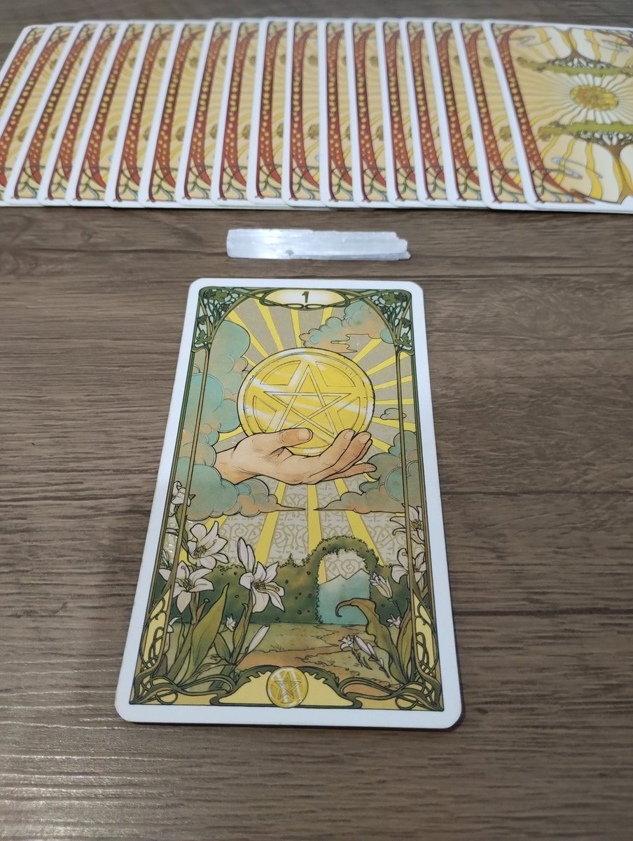 barbara_tarot's tweet photo. ♏ Escorpião

Semana de sucesso e oportunidades maravilhosas que tendem a chegar à sua vida, proporcionando prosperidade em várias áreas. 

Este é um período promissor, onde novas portas se abrem, trazendo consigo a chance de crescimento, seja uma nova proposta de trabalho, um projeto que decola, ou até mesmo uma resposta que estava esperando tende a surgir, as energias estão alinhadas para promover avanços significativos em sua vida. 

E você pode experimentar um aumento na sua segurança financeira, seja através de um dinheiro inesperado, um bônus salarial ou até mesmo uma oportunidade interessante de quitar dívidas.

Além disso, a semana te incentiva a iniciar novos projetos e favorece soluções para projetos que estavam estagnados. Confie na sua capacidade de transformar ideias em realidade e aproveite este momento para plantar as sementes do seu futuro e de colher os frutos de sua colheita do passado.

Todo o Universo está conspirando ao seu favor, trazendo sucesso e realizações maravilhosas.