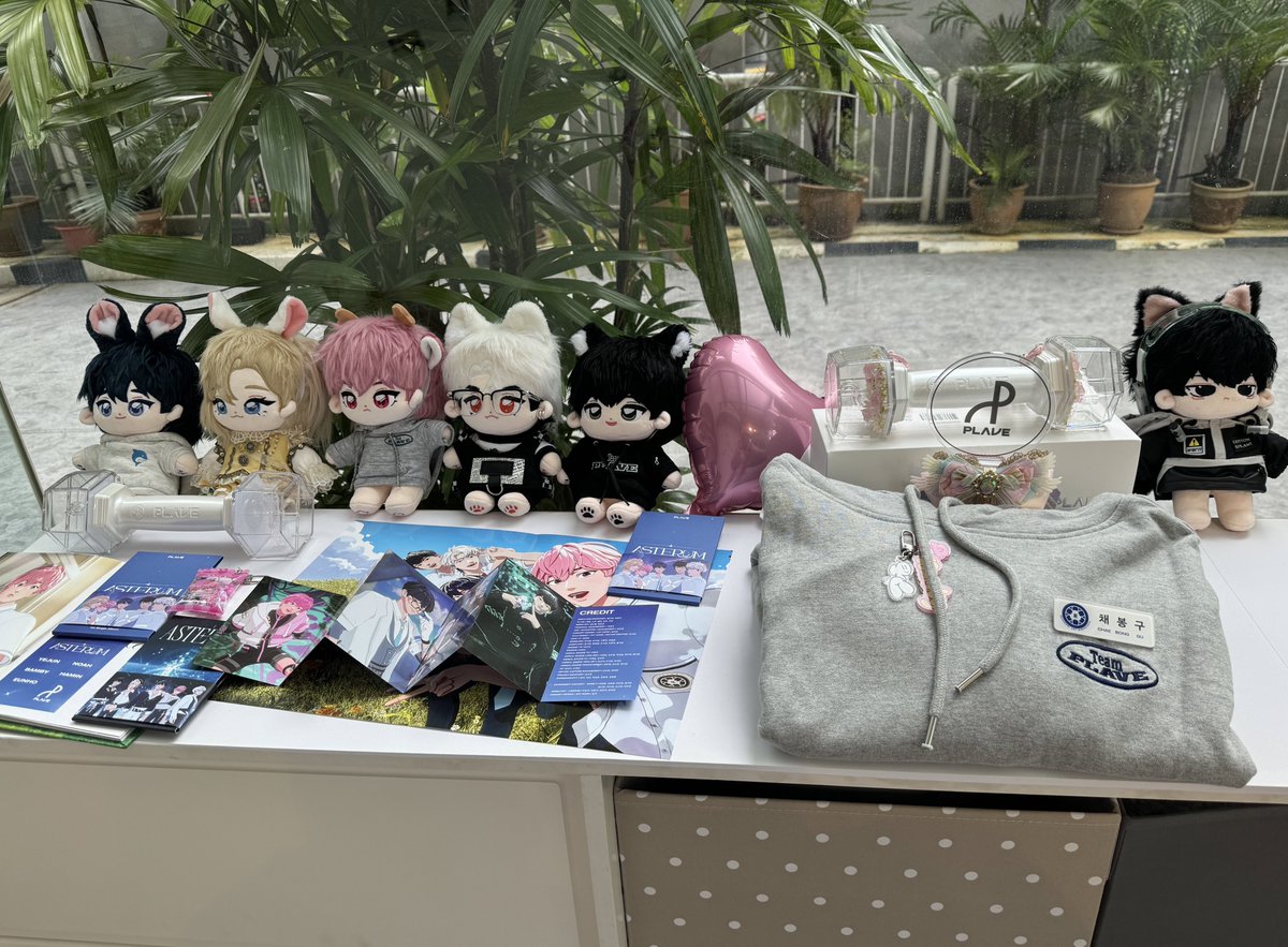 han_yuu11's tweet photo. My very first outing alone and it's #IntoYourHeartMY it was sooo great fantastic marvellous 😭🫶🏻
thank you so much @SilverHoMY 🤍✨
thank you dear generous PLLIs for the freebies love you guysss💝
totally would go again to more cse in future🥹
💙💜💓❤️🖤 https://t.co/ErK7qw6ZnK