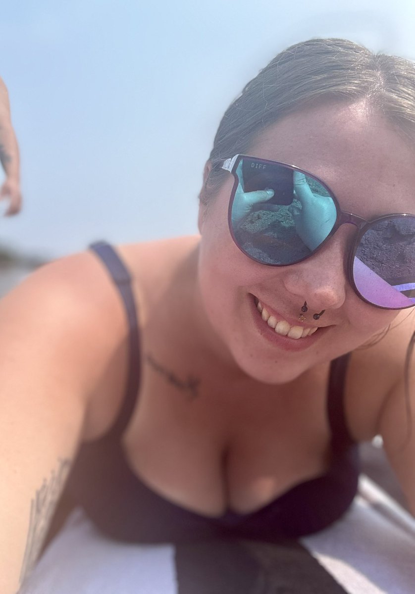 ShadesofBlue_16's tweet photo. Fun in sun ☀️ 

Now I’m gonna hop on some games and stream, stop in and say hi! 🖤. 

#twitch #twitchstreamer #smallstreamer #girlgamer #pcgaming https://t.co/UjbXqqhdQS
