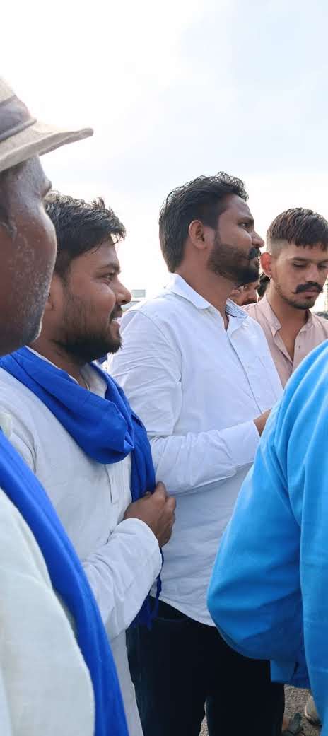 Pradeep Bairwa (@pradeep_aazad1) on Twitter photo संघियों में नाम का खोफ और उत्तराखंड सरकार जड़े हिलाने वाले बड़े भाई महक सिंह जी को पुन: आजाद समाज पार्टी के प्रदेश अध्यक्ष पद नियुक्त किए जाने पर हार्दिक बधाई।
<a href="/mahaksingh8265/">Mahak Singh</a>
<a href="/BhimArmyChief/">Chandra Shekhar Aazad</a> संघियों में नाम का खोफ और उत्तराखंड सरकार जड़े हिलाने वाले बड़े भाई महक सिंह जी को पुन: आजाद समाज पार्टी के प्रदेश अध्यक्ष पद नियुक्त किए जाने पर हार्दिक बधाई।
<a href="/mahaksingh8265/">Mahak Singh</a>
<a href="/BhimArmyChief/">Chandra Shekhar Aazad</a>