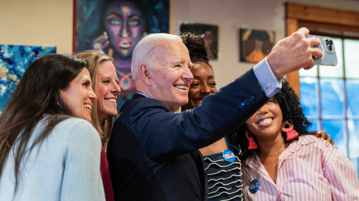 Democrats tweet media