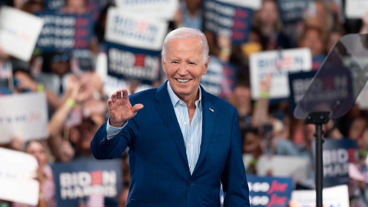 Democrats tweet media