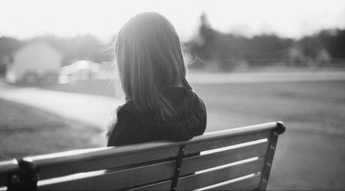 أعرفُ جروحًا……يبكي منها المرء عمرًا كاملاً
ولا تطيب.
💔