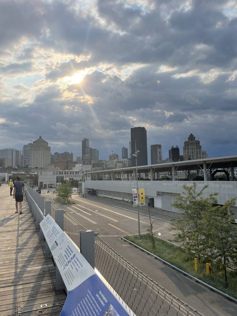 DoloresRomeroM's tweet image. All set for tomorrow ! Montreal has given us a sunny welcome, and we are ready for a week of wonderful talks on #mathopt !