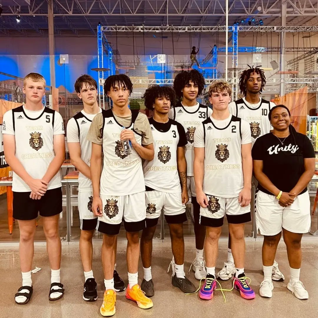 Well my 17u boys aau season has come to an end. That's crazy to believe..We played our last tournament in the Ohio summer championship in Columbus.  Finished 3-1
Finished 10-4 in Adidas Gold (3SGB)
Overall we finish with a winning record with all tournaments. Great group of boys!