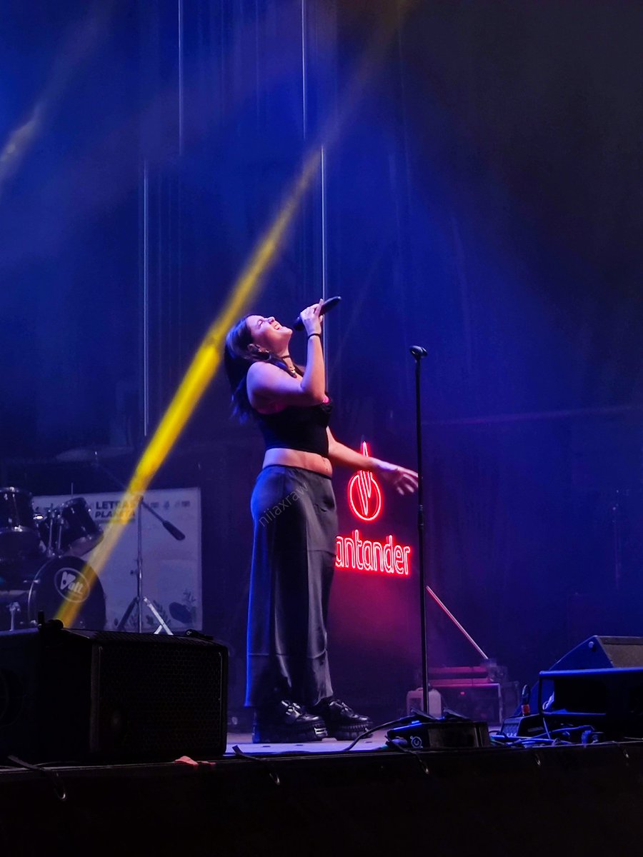 Itssheemy's tweet photo. Fotos de Chiara Oliver en los 40 summer live del Campello a 💙
@chiaraoliver https://t.co/EiJwYAV8kp