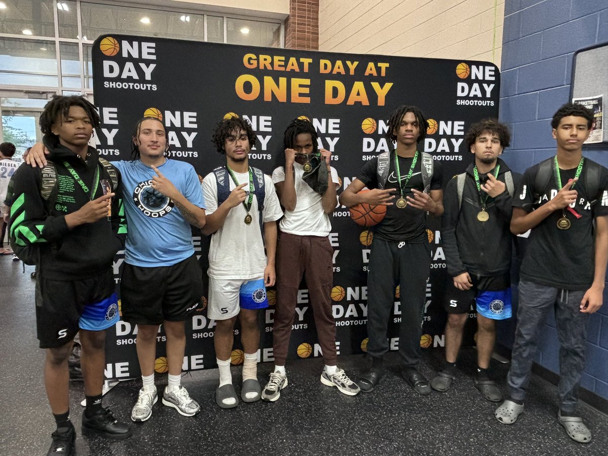 🏆Congrats to Chicago Hoops Davis, HS Boys Champion at today's Summer Championships.

☀️NEXT UP: July 27-28 Last Dance. Register at:
onedayshootouts.com