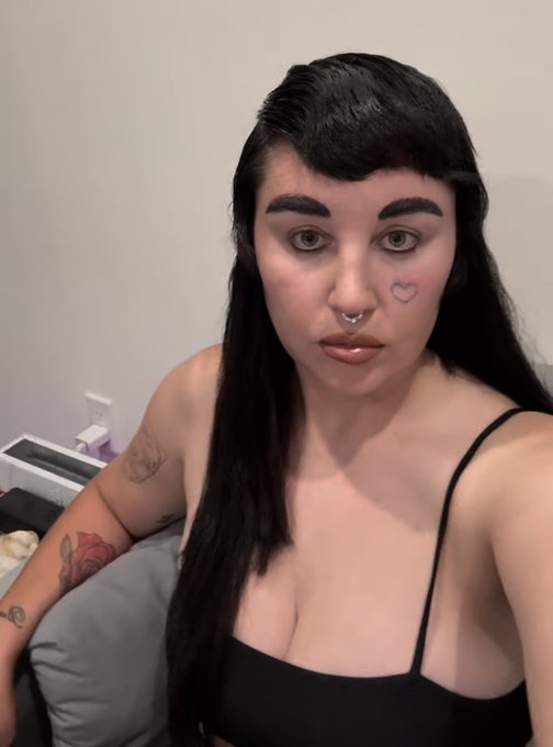 Look at what did they did to our queen.  Justice must be served!! https://t.co/rdmtehmtrM