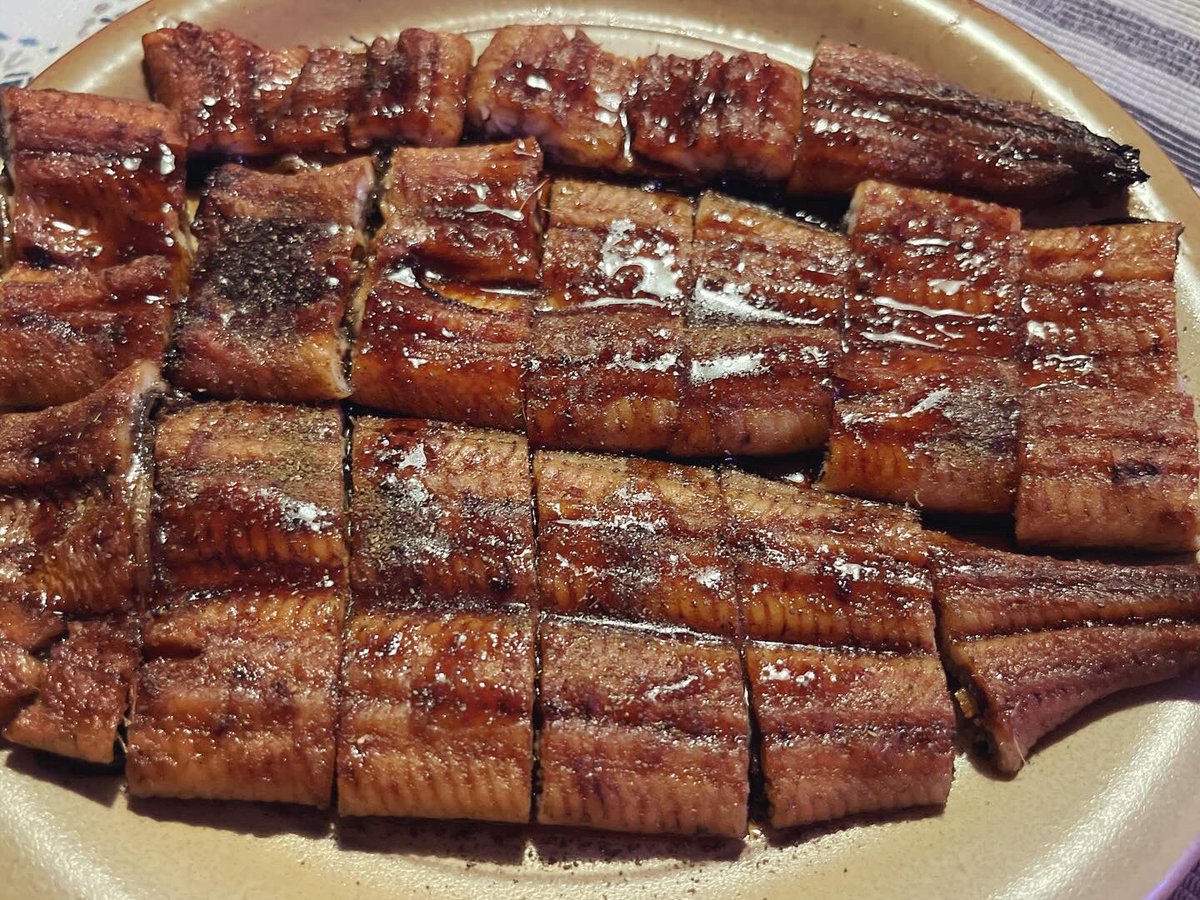 curanosuke's tweet photo. 今朝も木陰を求めて玉川上水ショートコース。

昨日の夜はお家で鰻。
スーパーでも高いねー。

#suuntoで5km走りました
#JUSTRUNWITH. https://t.co/RLt6mDQhrX