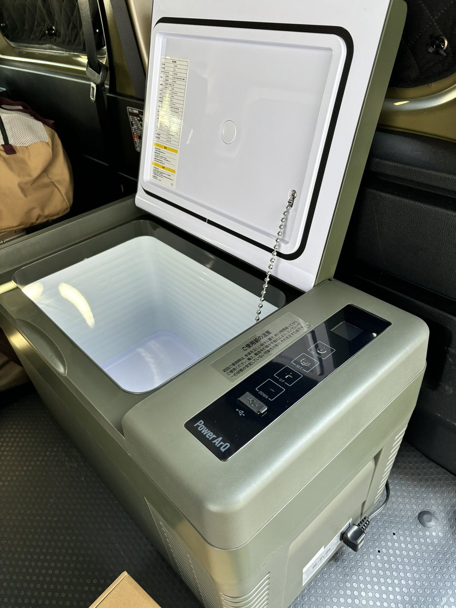 geminiaquarius1's tweet photo. 北海道一人旅用ではないけど車中泊メインだからって妻が買ってくれた😍
#powerarp
#パワーアーク
#冷蔵庫
#車中泊
#PowerArQ https://t.co/vqiBwqbKYw