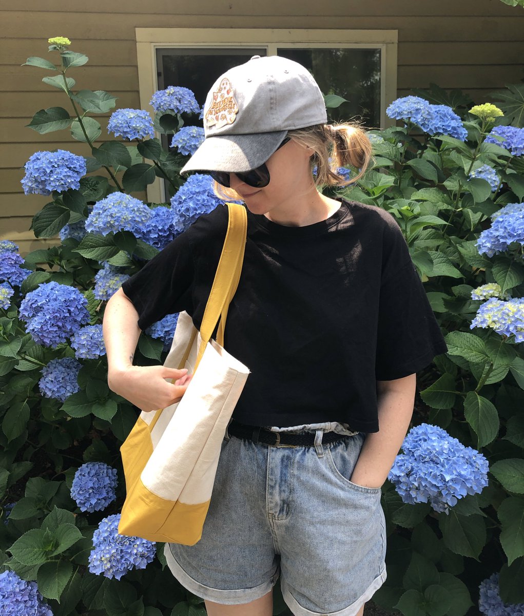 krsextonart's tweet photo. Sunday morning make! Inspired by the Trader Joe’s tote except I don’t like stuff that has brand names on it. Thrifted the canvas for $3 and used a yellow ochre solid from my stash. I’ll add a keychain or maybe an embroidery or something eventually. MAKING STUFF IS SO FUN. https://t.co/TA6bMKBXb5