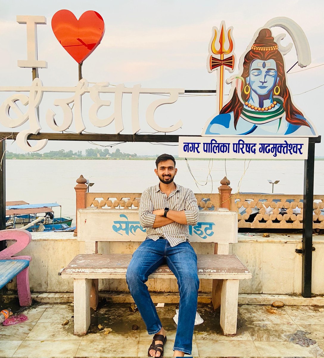 BatarArjun's tweet photo. ॐ त्र्यम्बकं यजामहे सुगन्धिं पुष्टिवर्धनम् । उर्वारुकमिव बन्धनान् मृत्योर्मुक्षीय मामृतात् ॥ 

सावन माह की प्रथम सोमवार को आप सभी को बहुत-बहुत बधाई और शुभकामनाऍं।।

महादेव की कृपा सदैव आप सभी पर बनी रहे सुख, समृद्धि और शांति आपके जीवन में आए।।
🥀🥀#हर_हर_महादेव  ,🙏🔱 https://t.co/sELMbSyQE2