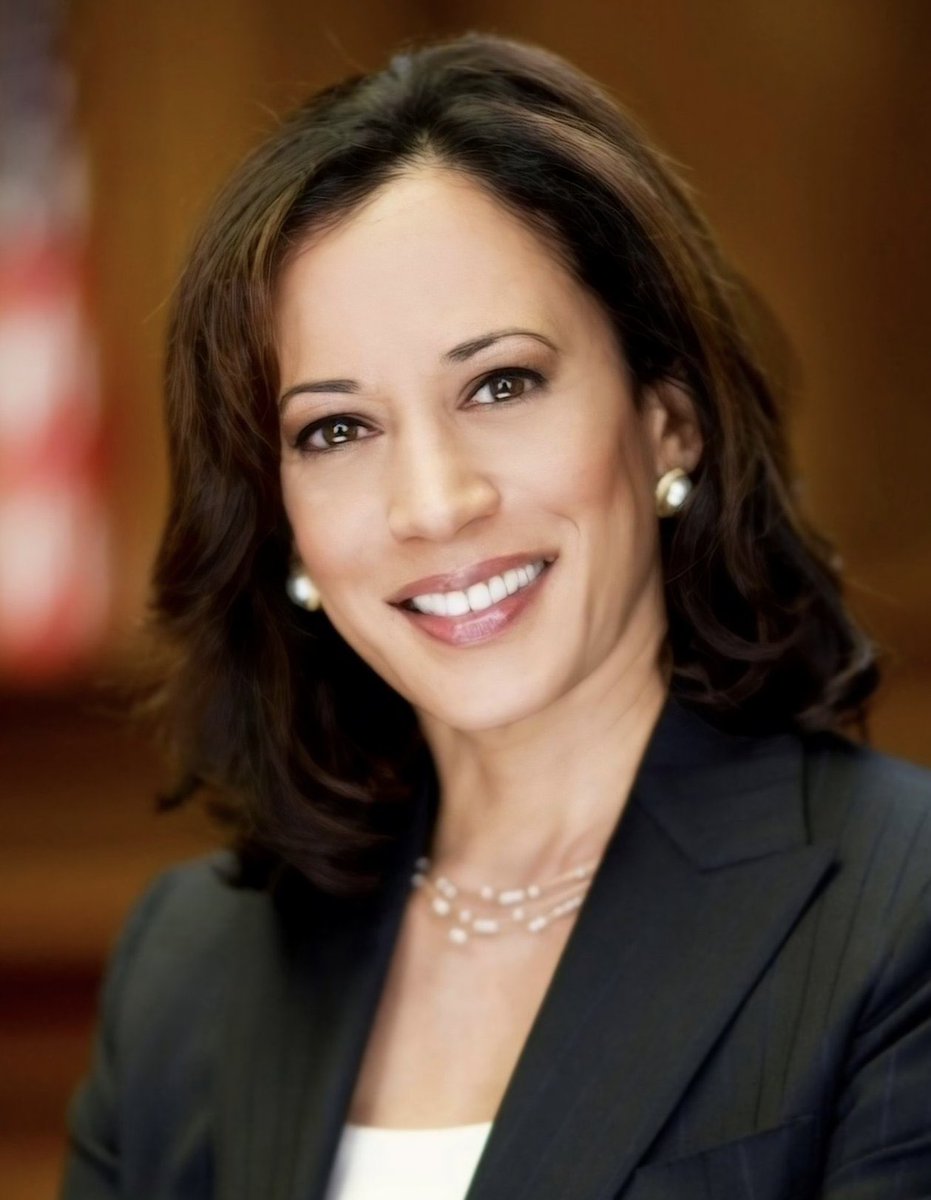 AZ_Brittney's tweet photo. When I look at this pic of VP Kamala Harris, I see a brave, smart and beautiful woman!

Drop a 💙 and Repost if you support a true shero! https://t.co/XqMGRZhEY0