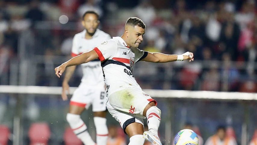 sccpnumeros's tweet photo. 🏟 Times brasileiros com maior sequência de jogos consecutivos acima de 20 mil torcedores pagantes no estádio: 

1. Corinthians - 90 jogos 
2. Atlético-MG - 40 jogos
3. Flamengo - 30 jogos
4. São Paulo - 22 jogos
5. Bahia - 18 jogos
6. Athletico - 15 jogos
7. Palmeiras - 9 jogos
8. Fortaleza - 5 jogos
9. Fluminense - 3 jogos
10. Botafogo - 2 jogos
11. Juventude - 1 jogo