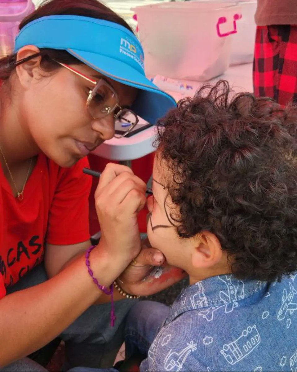 Hermosa jornada hoy domingo en la Av. Bolívar de Caracas en la súper actividad  +DeporteConMaduro donde los niños, niñas y adolescentes de la patria pudieron disfrutar de Deporte, Recreación, Atención, Regalos, Concursos y muchas mas actividades.
Un regalo de nuestro presidente