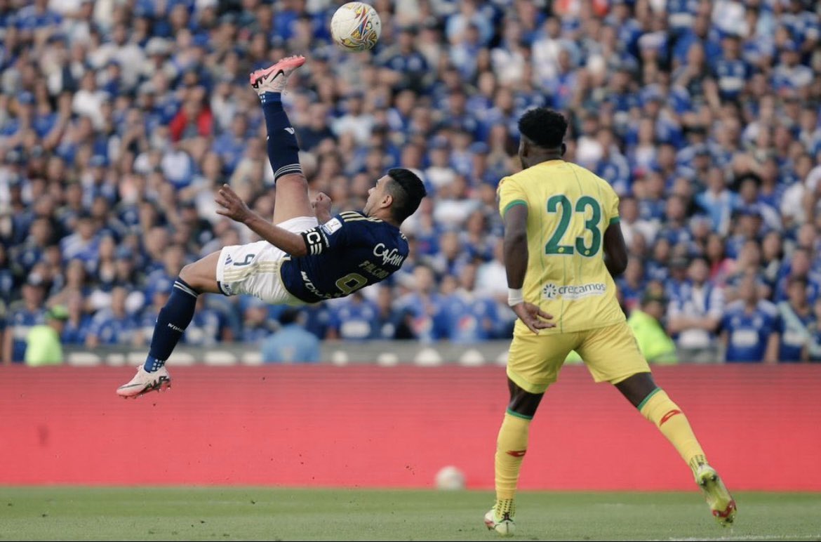 Número 9 🎩 tweet media