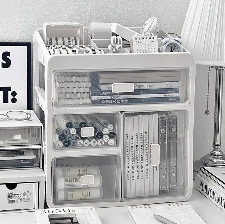 narakimm_'s tweet photo. WHITE AESTHETIC STUFF ALA PINTEREST✨️

a thread https://t.co/aqM7K817gU