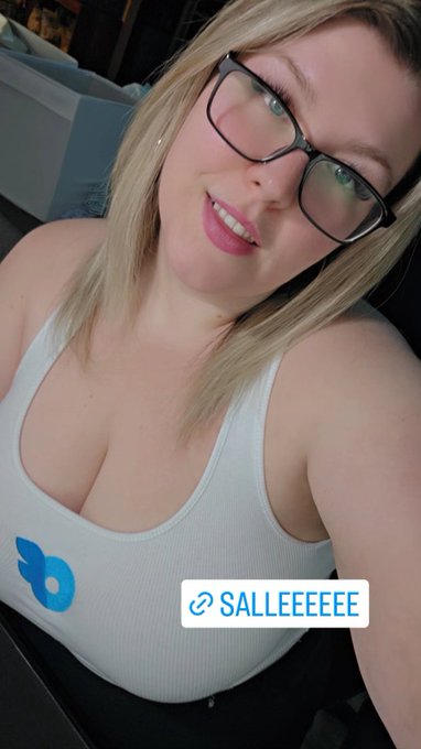 My Onlyfans is on SALEEEEE https://t.co/9YOBoDaiSi