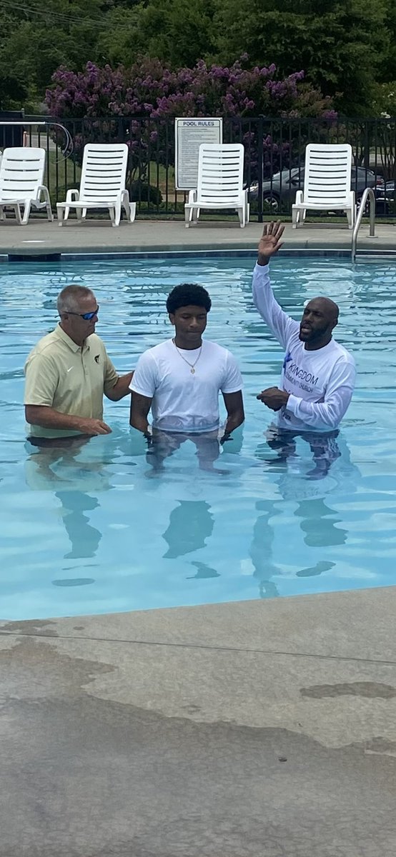 bobby_lamb's tweet photo. Wow..what a special Sunday! So proud to have been a small part of the Baptism ceremony of @AUTrojansFB players Tyler Wesley, Kenny Brown, Jahleel Rivas-Dicks and Ryan Richardson. Special thanks to Dr.James Noble for his leadership! #GodisGoodAlltheTime https://t.co/oqzsuvY8Wg