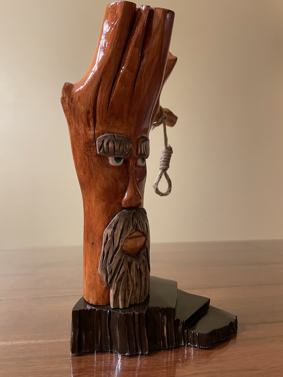 fraga_eddy's tweet photo. Here is my 6th and latest wood carving project. This time only using knives and sandpaper (no power tools). Very happy with the results. Let me know what you think! #ArtistOnTwitter #Woodworking https://t.co/ltO041vBjC