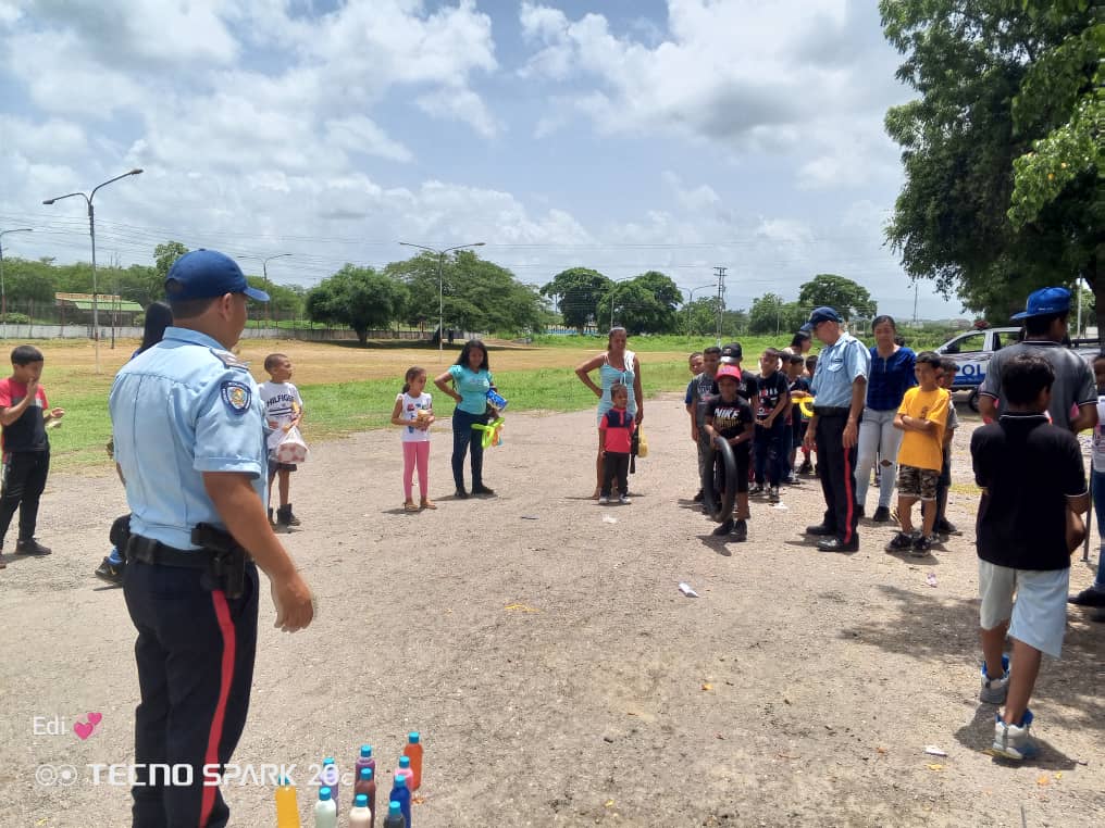 garciapintojose's tweet photo. En este día especial, compartimos con los niños y las niñas en diversas actividades realizadas en nuestro Estado ¡En ellos está la esperanza, la alegría y el amor!

@HectoRodriguez 
@PoliciaMiranda1 
#ElFuturoEsAhora
#MirandaSegura 
#SomosMiranda 
#Miranda https://t.co/fOIxP1wsrI