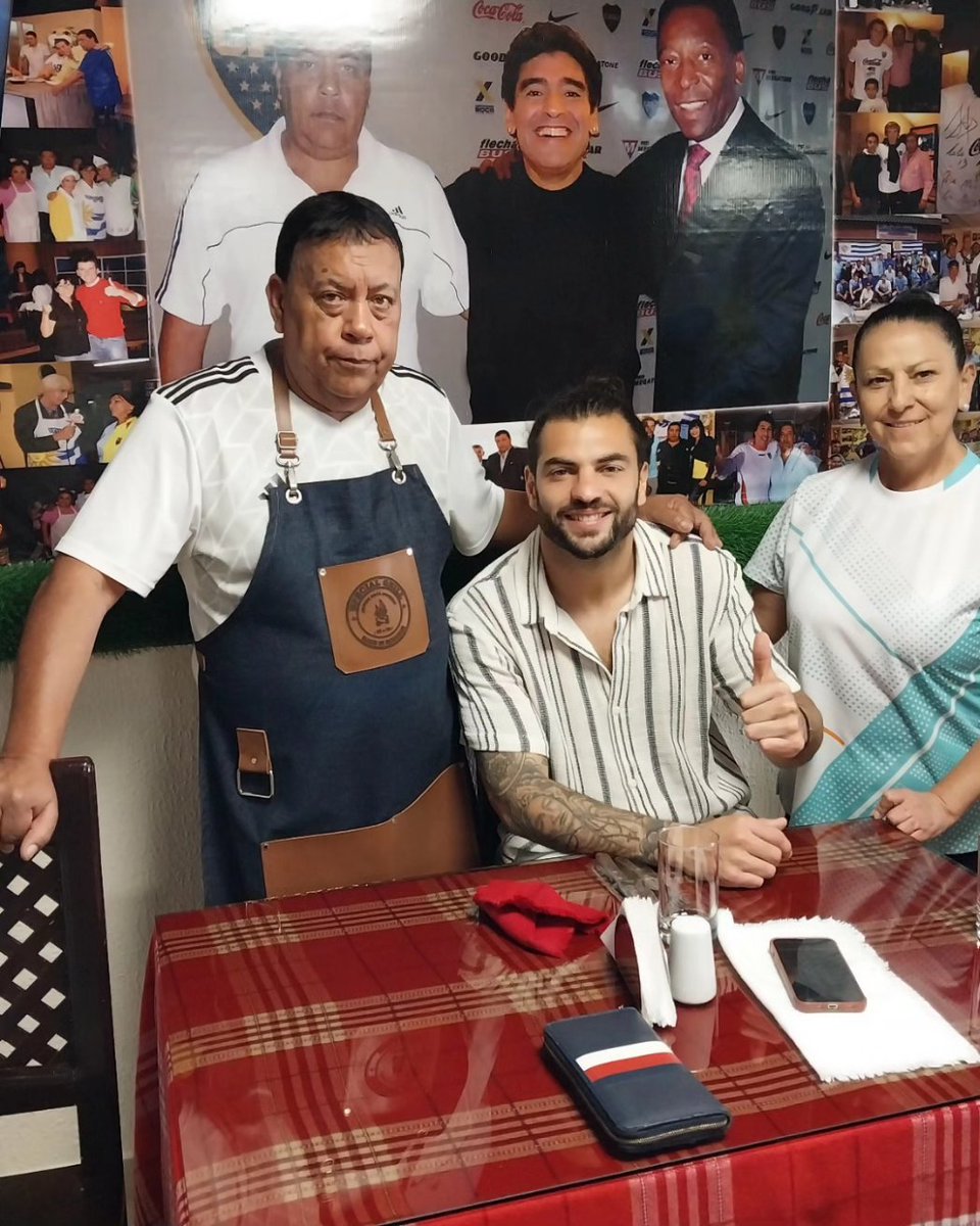 LLEGO A PARRILLADAS URUGUAYAS Y LE DIMOS LA PATADITA DE LA SUERTE UN FENOMENO VAMO ARRIBA ĹDUQ