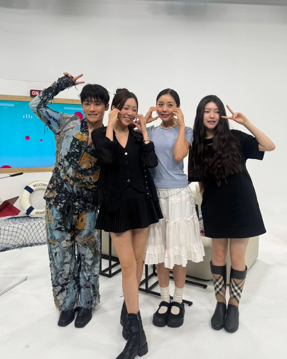LC_Sinformation's tweet photo. 240719 @radio_clock1516 Instagram

https://t.co/lAJUK51QvY

@LC__Ashley @cherryberryiris #LADIESCODE #레이디스코드 #ASHLEY #애슐리 #CHOIBITNA #최빛나 #AshleyChoi #RADIOCLOCK #IRIS #아이리스 #SOOBEANIE #수빈 #라디오클락 #ChrisKoo

[🎉inssa party🍾]

Today we're back with Chris Koo to explore new music...!🎶

With a feeling of the early 2000s
NCT 127's sixth full-length album with a free and dignified look 😎 and 🖤
Stray Kids, who are showing their confidence and ease through dance ❤️‍🔥
And,🫡 even while serving in the military, he is working hard for his fans
BTS's Jimin, who released his second solo album in a year and four months...!💫 We also checked out the new songs of BTS's Jimin.

And 🍲Jinny's Kitchen 2 is back with a new member from Iceland!
😳The hot menu selection is perfect, so we're looking forward to it even more!🙊

What news in today's story excited you the most:😛?