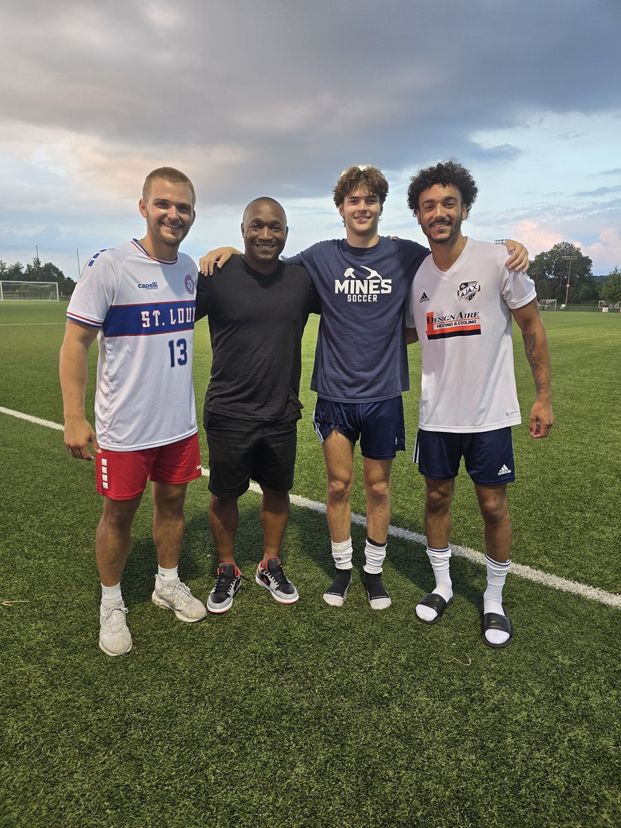 Ahatley17's tweet photo. Got to watch 3 of my @JBMarineAcadem1 players in @midwestpl action today &amp; I'm so proud of these young men. Now they continue to prepare for their college soccer seasons. Blessed &amp; thankful 🙏🏾
#family4life https://t.co/9TzuDgieDN
