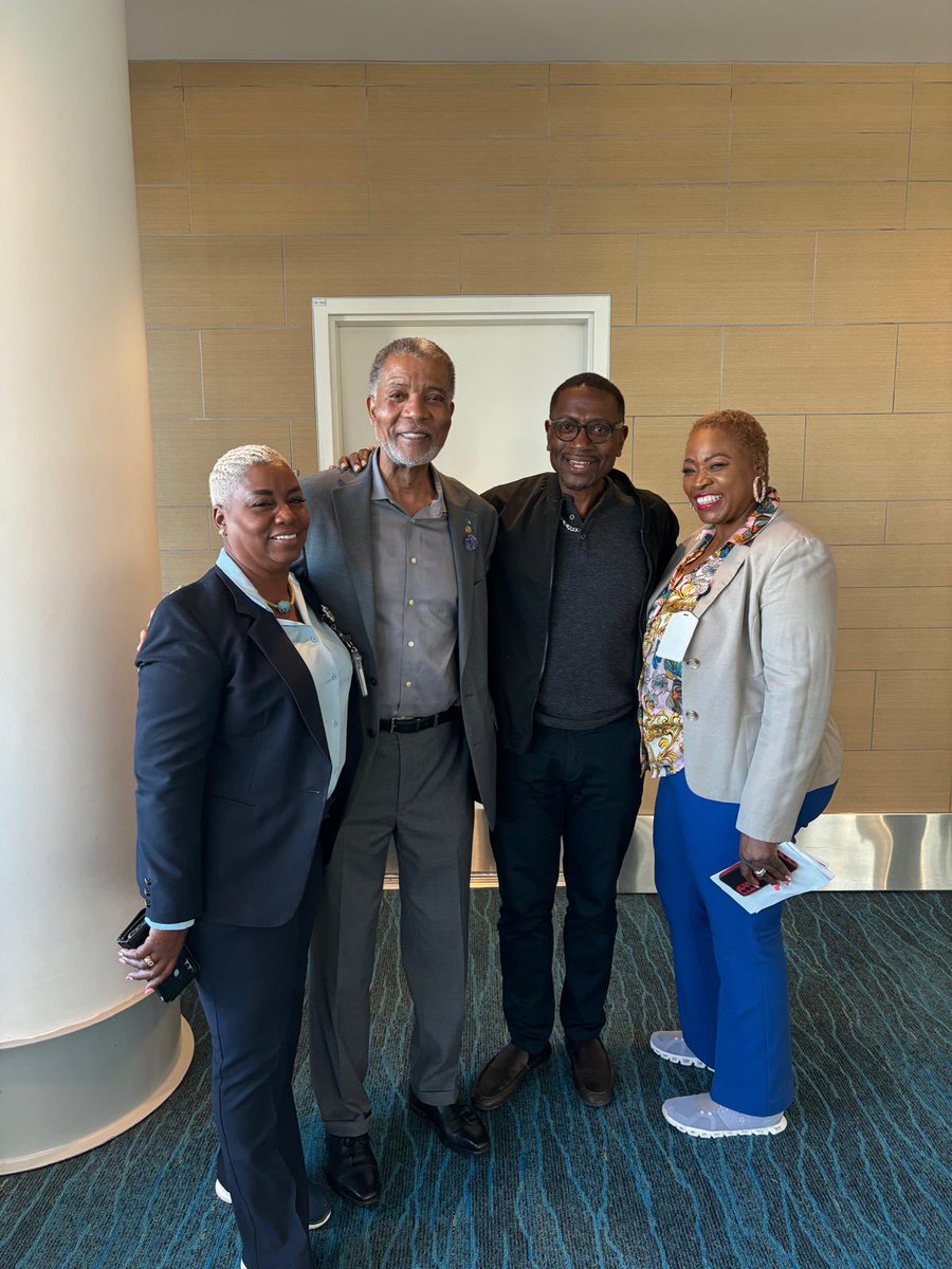 leonrwilliams's tweet photo. On a Recent Visit to The Bahamas, Mr. Cleveland Thomas, ITU’s Caribbean Area Head, accompanied by Mr. Carlton Smith CEO of URCA and H.E. Leon Williams paid a Courtesy Call on Acting Prime Minister and Minister of Education Hon. Glenys Margaret E. Hanna-Martin MP. https://t.co/EL58BGOsJy