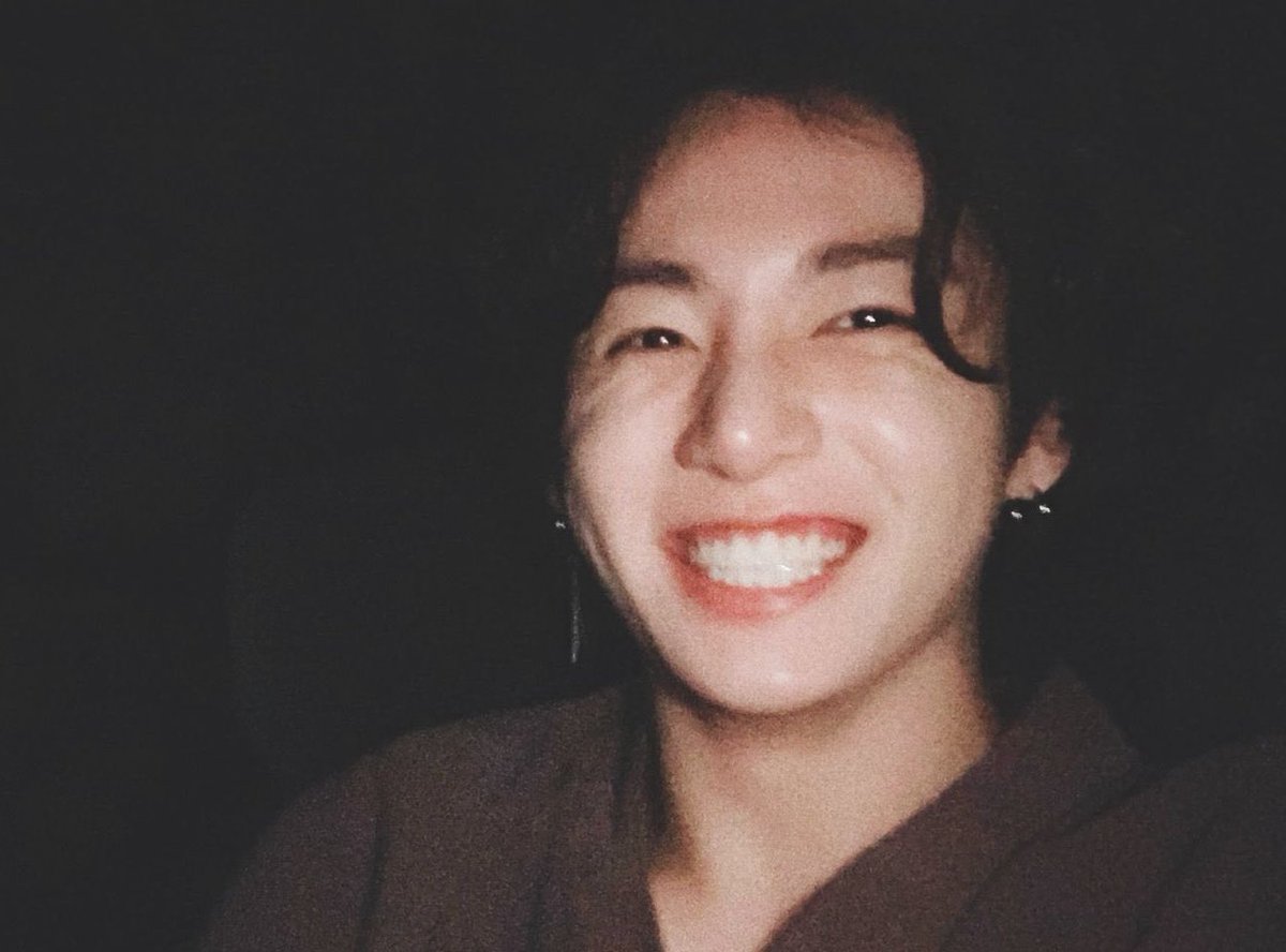 jikookheart's tweet photo. IF YOU KNOW YOU KNOW https://t.co/oA2as8PHQI
