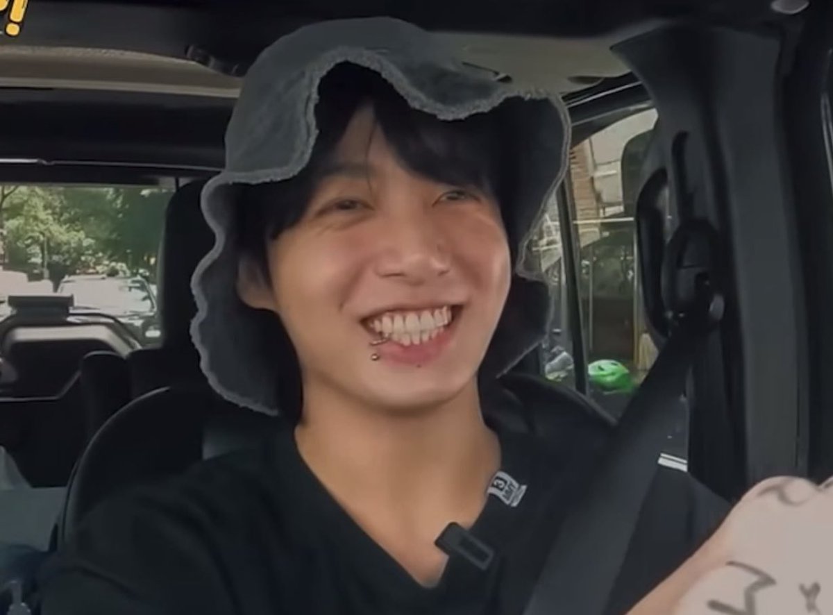 jikookheart's tweet photo. IF YOU KNOW YOU KNOW https://t.co/oA2as8PHQI
