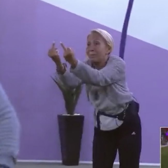 DURO MAS EL COMERCIAL DE SALVO Y SU LAVADA DE CUCHARA QUE EL FESTEJO DE ROSSANA 

#MasterChefCelebrity