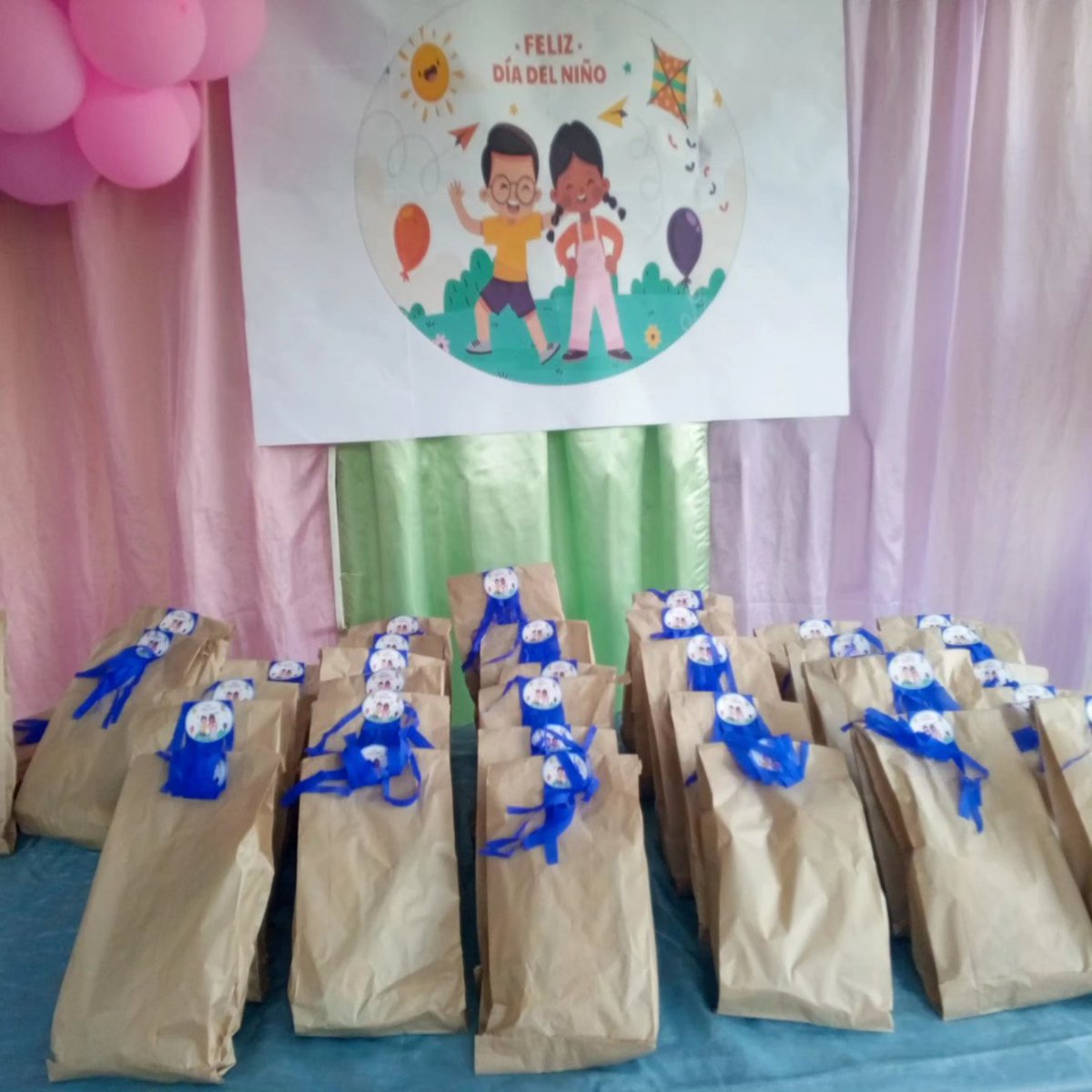 #21Jul Así celebró la JDS de #RomuloGallegos el día del niño dando un rato de felicidad a estos pequeñines. <a href="/EdmundoGU/">Edmundo González</a> <a href="/CojedesUNT1/">UNTCojedes</a> <a href="/VillanuevaUNT/">Luis Villanueva UNT</a> <a href="/CesarEstado/">Cesar Yrigoyen Estado Cojedes</a>