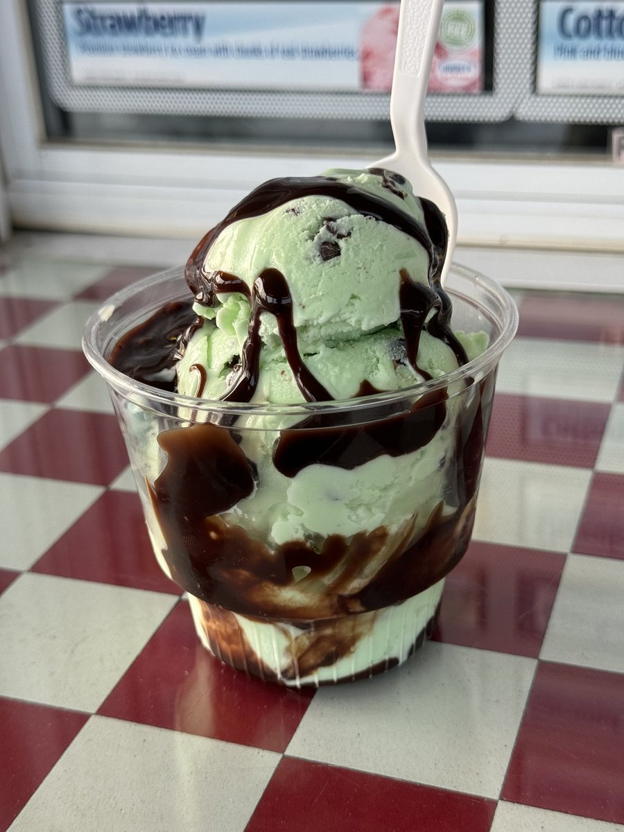 deepee418's tweet photo. Happy #InternationalIceCreamDay! #HiHo #Olean https://t.co/EkbG0eSjRd
