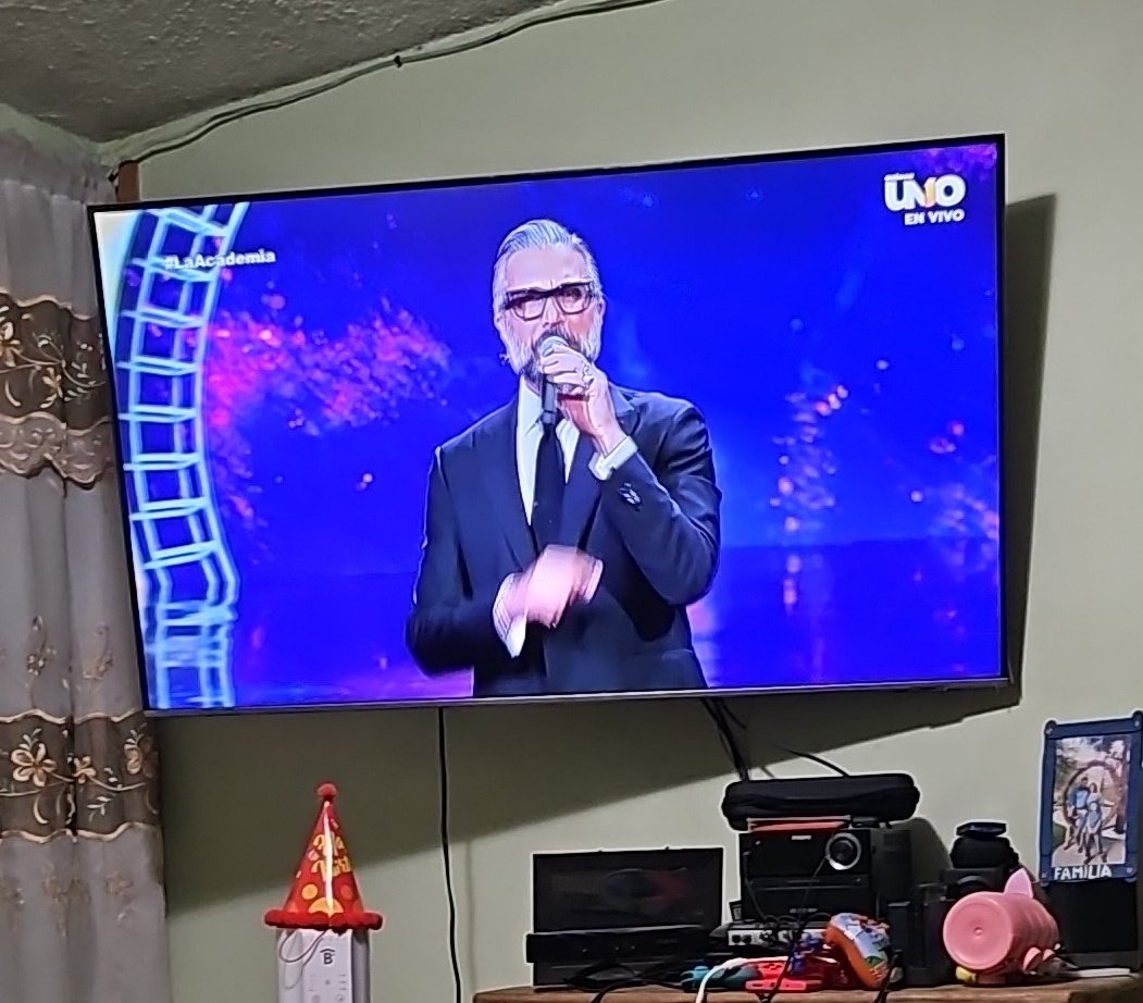 maribelmad's tweet photo. Nada más por @jaimecamil estoy viendo La Academia. https://t.co/jtN3wVKl79