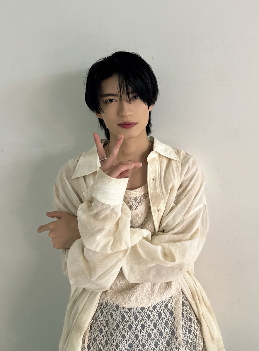 mokudai_kazuto's tweet photo. 📚掲載情報

本日、7/22(月)発売「JUNON ９月号」に、登場させて頂きました!!

夏の夜の杢代和人、麗しく撮って頂きました🌃
#君とゆきて咲く #降り積もれ孤独な死よ についてはもちろん、２０歳を迎えての心境もお話ししました!!

是非お手に取ってご覧ください!!

#PR #JUNON
#杢代和人
(mg) https://t.co/BkpKw5Dtj0