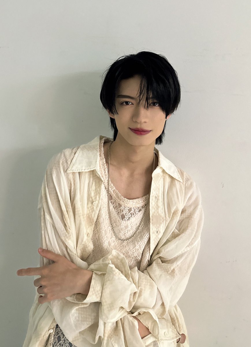 mokudai_kazuto's tweet photo. 📚掲載情報

本日、7/22(月)発売「JUNON ９月号」に、登場させて頂きました!!

夏の夜の杢代和人、麗しく撮って頂きました🌃
#君とゆきて咲く #降り積もれ孤独な死よ についてはもちろん、２０歳を迎えての心境もお話ししました!!

是非お手に取ってご覧ください!!

#PR #JUNON
#杢代和人
(mg) https://t.co/BkpKw5Dtj0