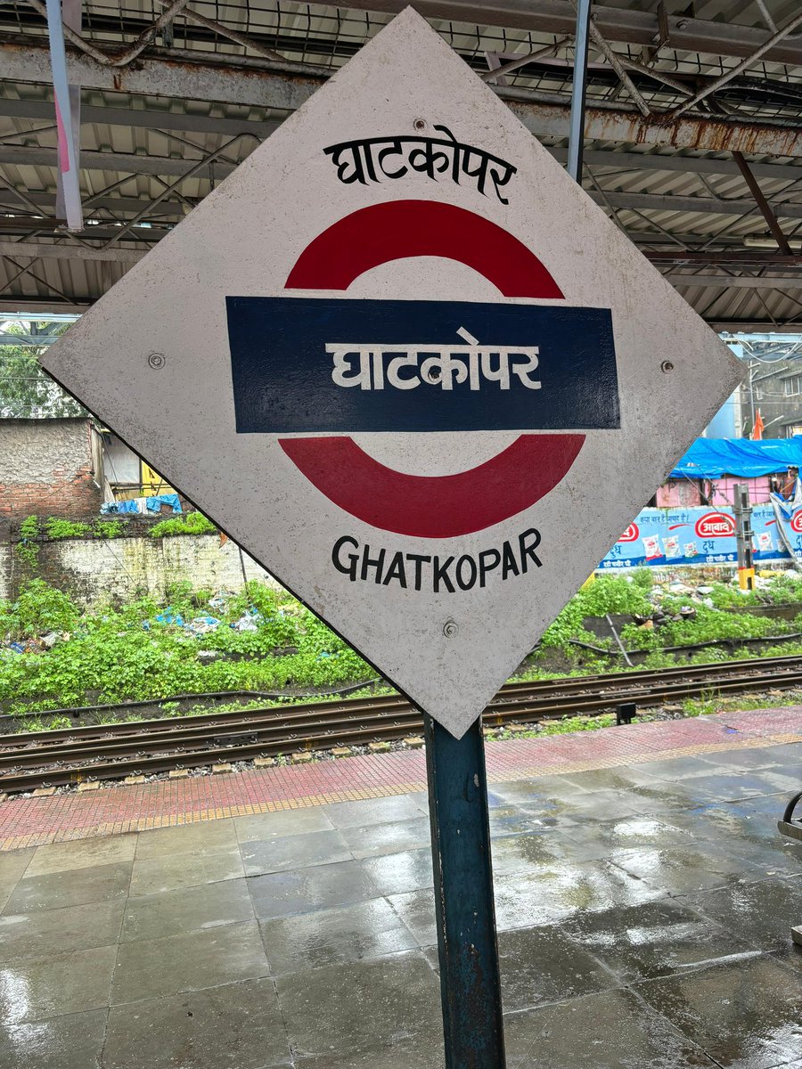 ManishKelshikar's tweet photo. One more milestone…another feather in the cap…a brand new Woloo Powder Room at Ghatkoper Local Train Station launched today…
Woloo  PowderRooms…A toilet with retail store…Naye Bharat ka Smart Toilet ! https://t.co/WGFvsjIQpD