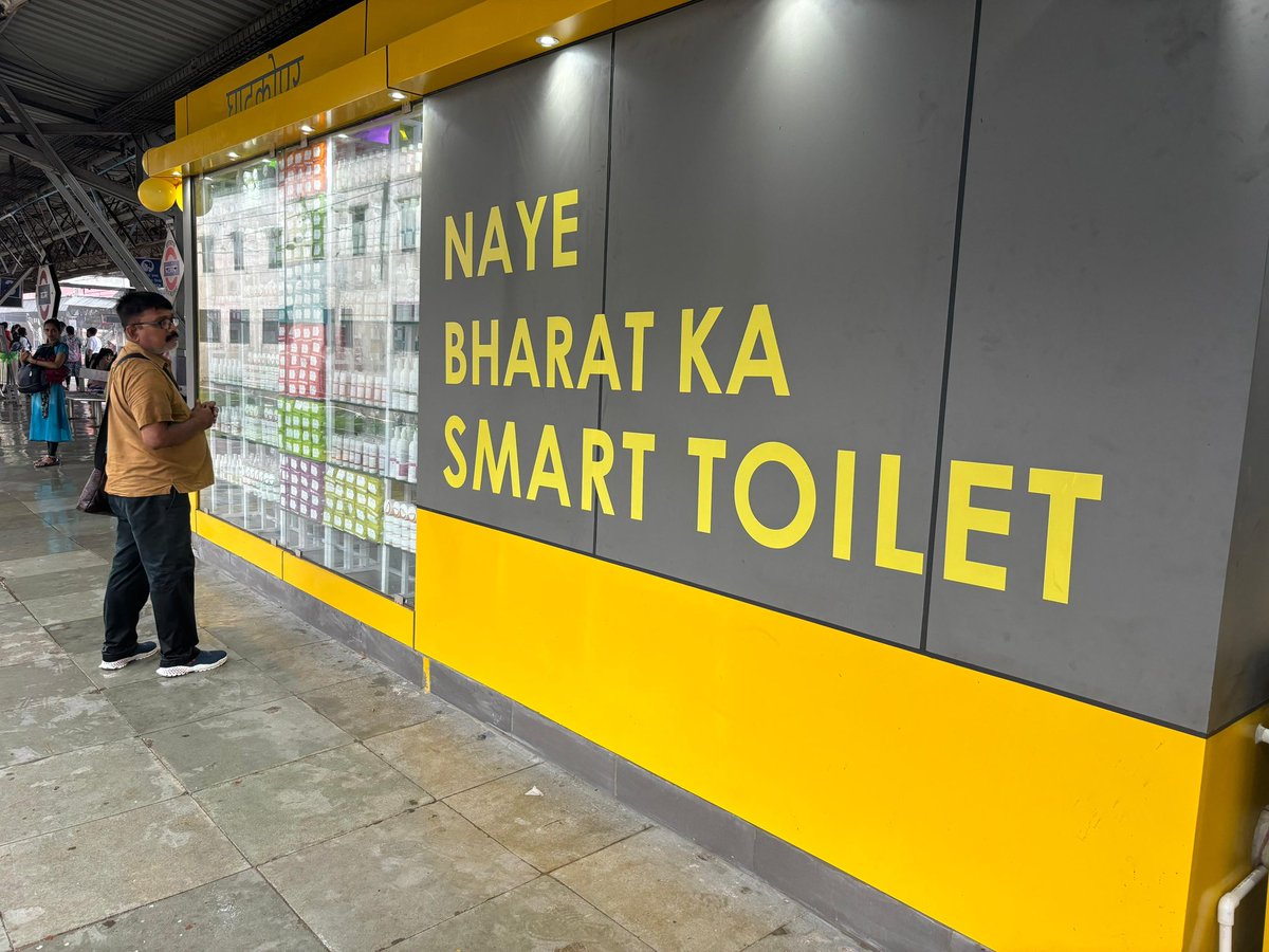 ManishKelshikar's tweet photo. One more milestone…another feather in the cap…a brand new Woloo Powder Room at Ghatkoper Local Train Station launched today…
Woloo  PowderRooms…A toilet with retail store…Naye Bharat ka Smart Toilet ! https://t.co/WGFvsjIQpD