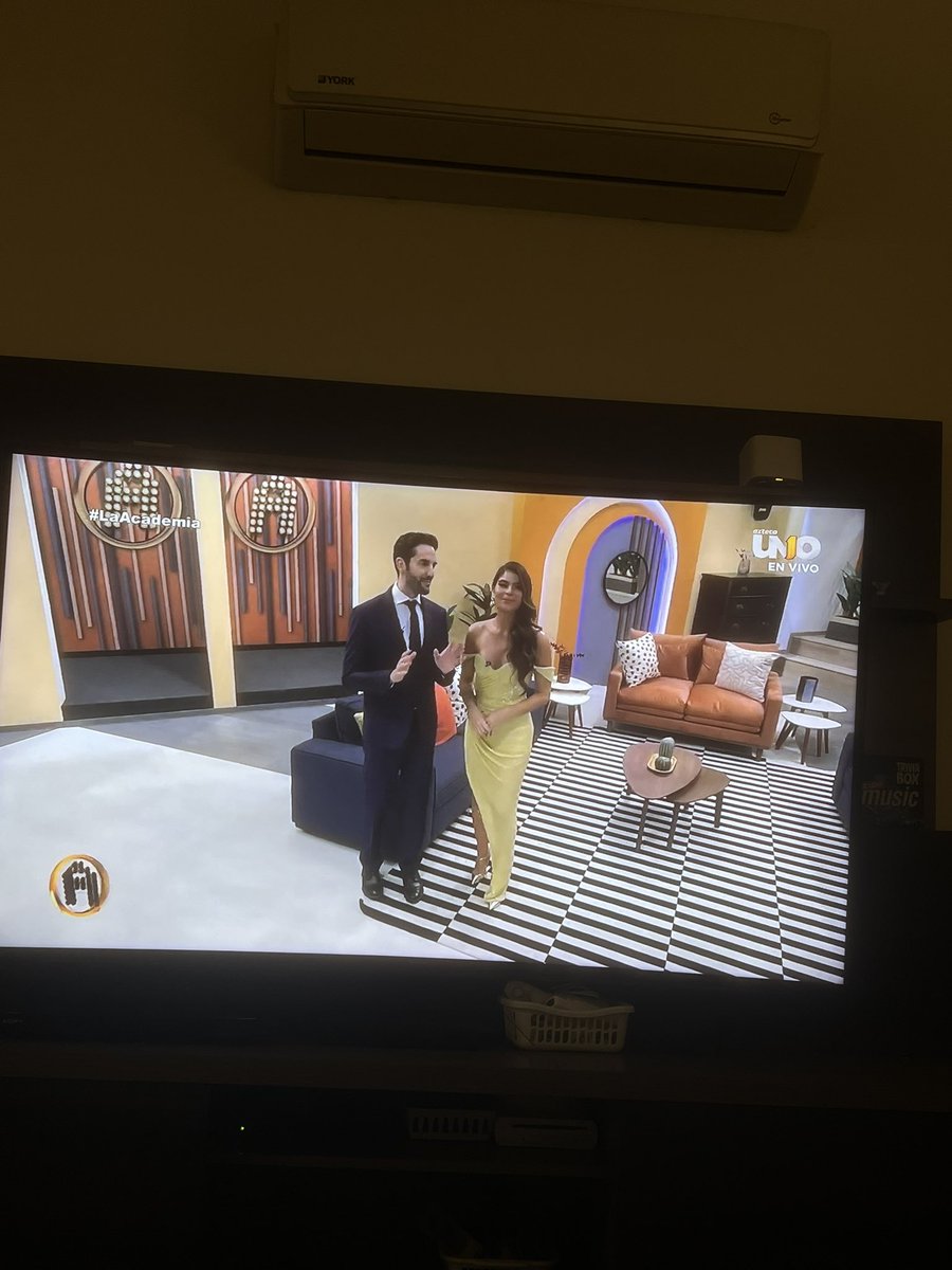 MarRendonMusica's tweet image. siento como cuando te graduas y al sgte año arreglan todo el colegio HAHHAHA 😂😂🩷🩷🩷