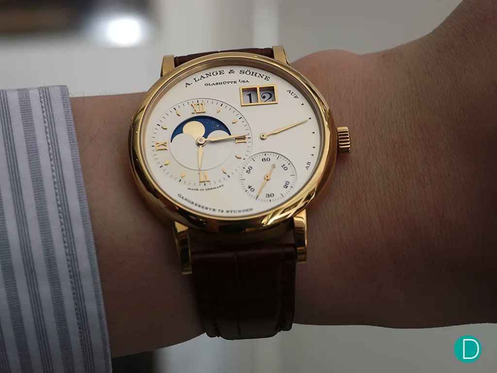 digitalalpha_'s tweet photo. why do you think hyper-watches have the moonphase movement?

billionaires literally use it 

#astrofolio https://t.co/L1f12DkChA