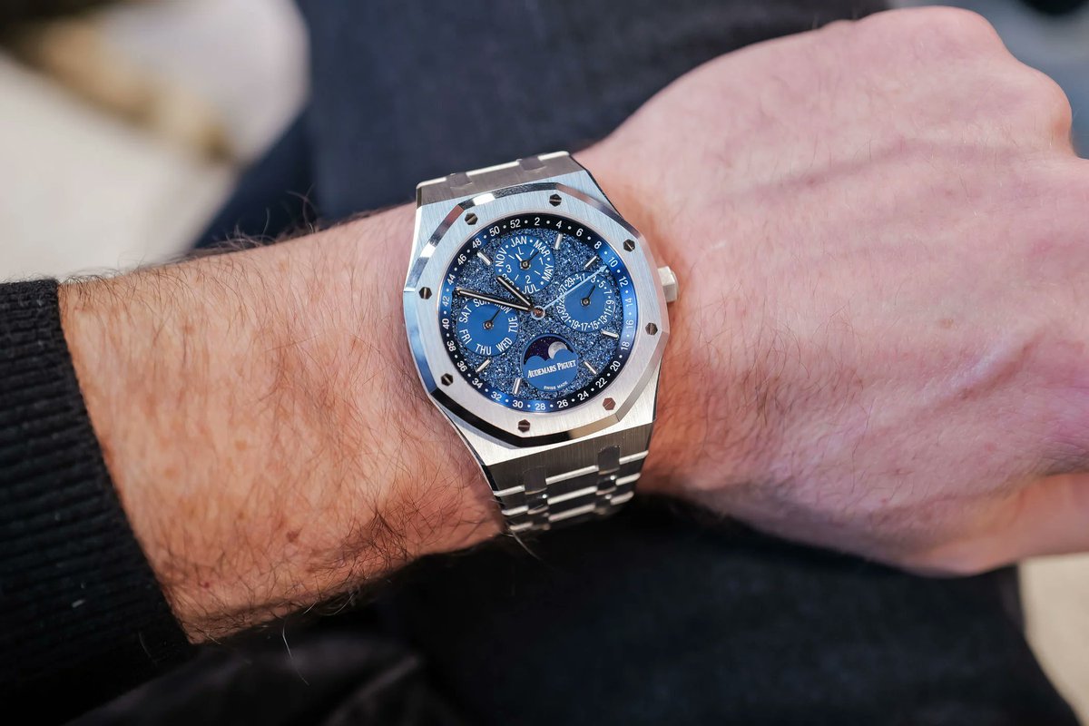 digitalalpha_'s tweet photo. why do you think hyper-watches have the moonphase movement?

billionaires literally use it 

#astrofolio https://t.co/L1f12DkChA