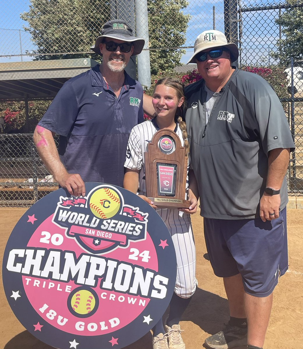 rmtswank's tweet photo. @rileybowman2025 pitched 30.2 innings over 5 days in San Diego.  The 2025 RHP fireballer came away with 4 Wins and 3 Saves and a 3.88 ERA as she excelled in the circle as a starter and in relief!! https://t.co/GXyA1rZFtk